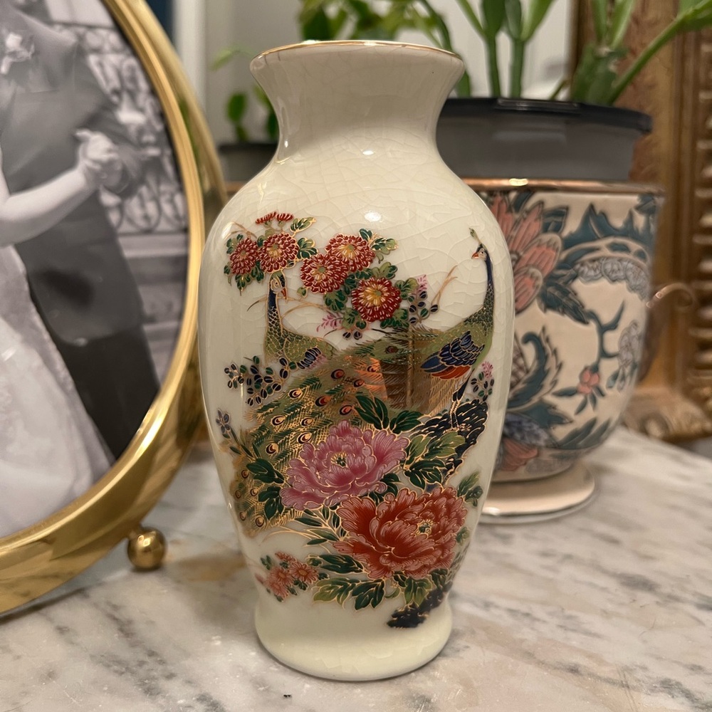 Vintage Japanese Peacock Vase - Picture 2 of 4